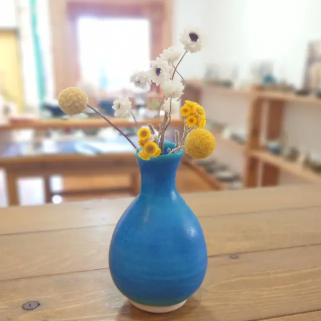 やちむん陶器製ストライプ模様の花瓶 やちむん陶器製ストライプ模様の花瓶 - メルカリ